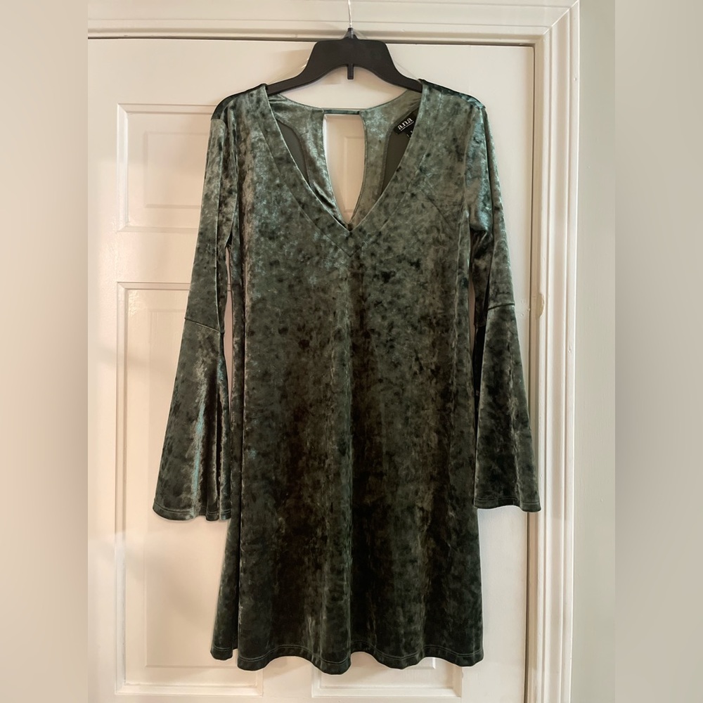 Women’s green crush velvet dress!